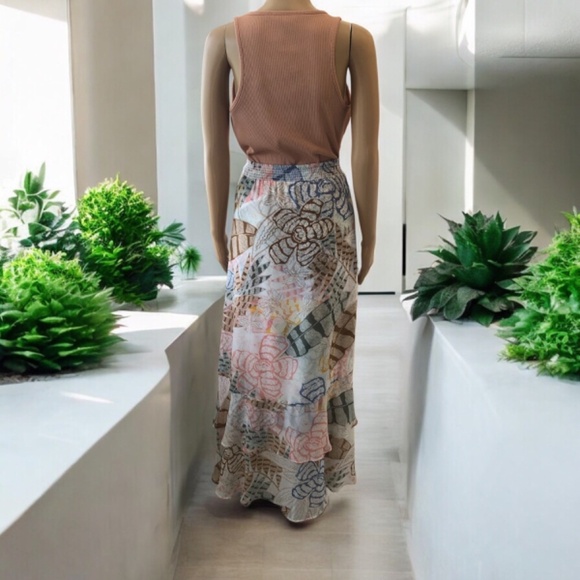 WHBM Forme Ribbed Stretch Tank - Picture 8 of 12